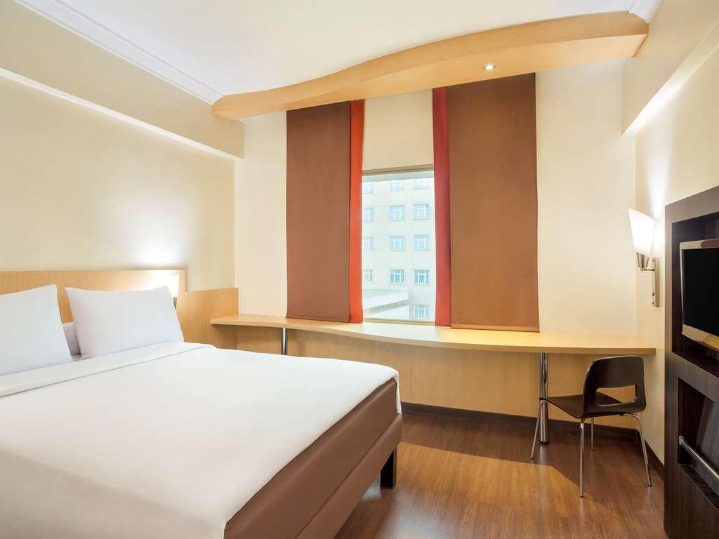 Tamarin Hotel Jakarta Manage By Vib Hospitality Management Стая снимка